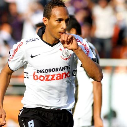 Corinthians vence São Paulo 5 a 0 com hat-trick de Liedson no Pacaembu