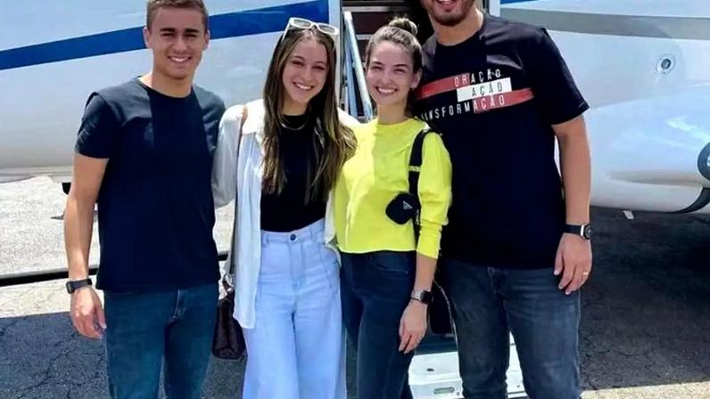 Nikolas Ferreira posou em frente à aeronave Embraer 505 Phenom 300 de Vorcaro