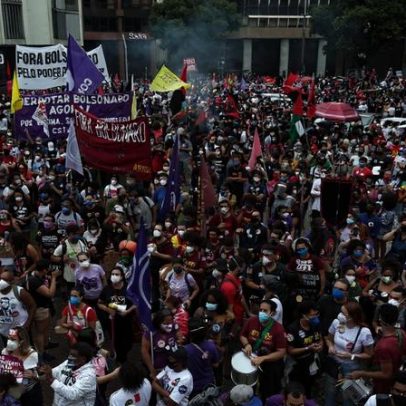 Divórcio entre liberalismo e democracia em resenha de Povo vs Democracia