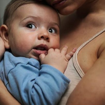 Bebê com chiado no peito: quando levar ao médico
