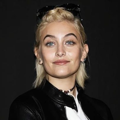 Paris Jackson pede indenização em disputa pelo espólio de Michael Jackson