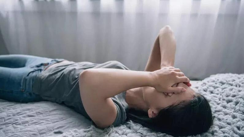 Pesquisas internacionais indicam que a solidão crônica e o isolamento social aumentam em torno de 30% o risco de morte prematura – depositphotos.com / HayDmitriy