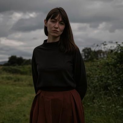 Sally Rooney lança tradução hebraica de romance por editora alinhada ao BDS
