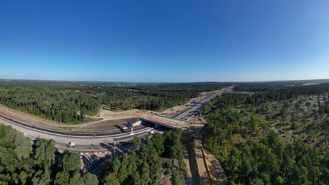 Pontes ecológicas ajudam animais a atravessar autoestradas no Reino Unido
