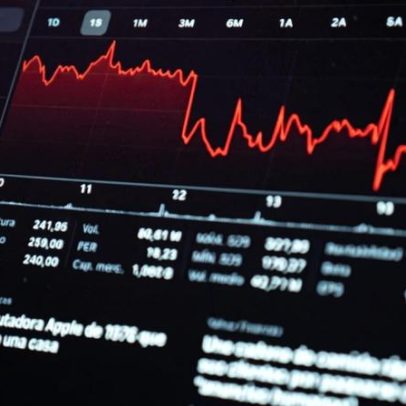 Ibovespa abre em queda com pressão de bancos e varejo