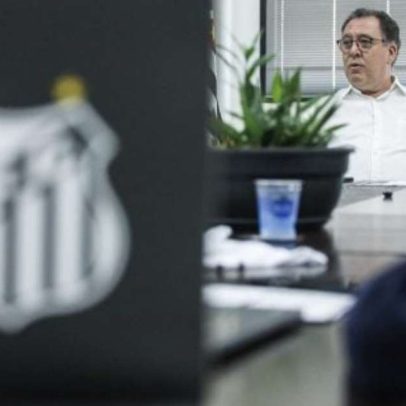 Alunos cobram Marcelo Teixeira na universidade