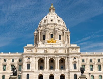 Deputados democratas de Minnesota iniciam sit-in por proteção contra violência com armas