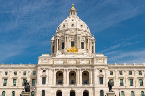 Deputados democratas de Minnesota iniciam sit-in por proteção contra violência com armas