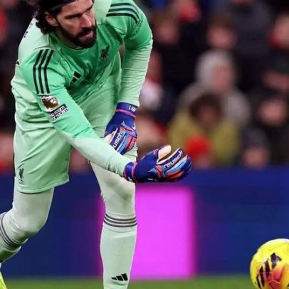Técnico do Liverpool projeta retorno de Alisson aos gramados