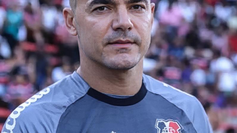 Felipe Alves acerta saída do Santa Cruz.