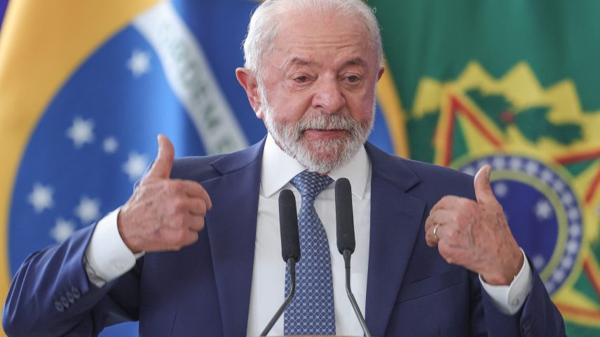 Lula assina medida provisória que zera imposto