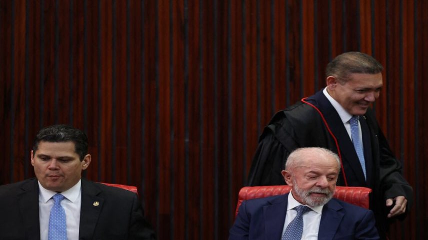 Alcolumbre ficou lado a lado de Lula no evento