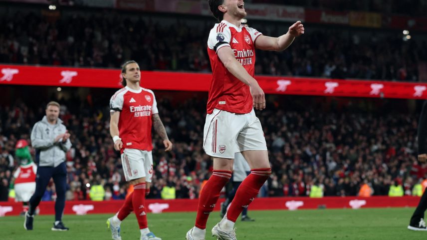 Arsenal é campeão da Premier League após 22 anos com empate do City