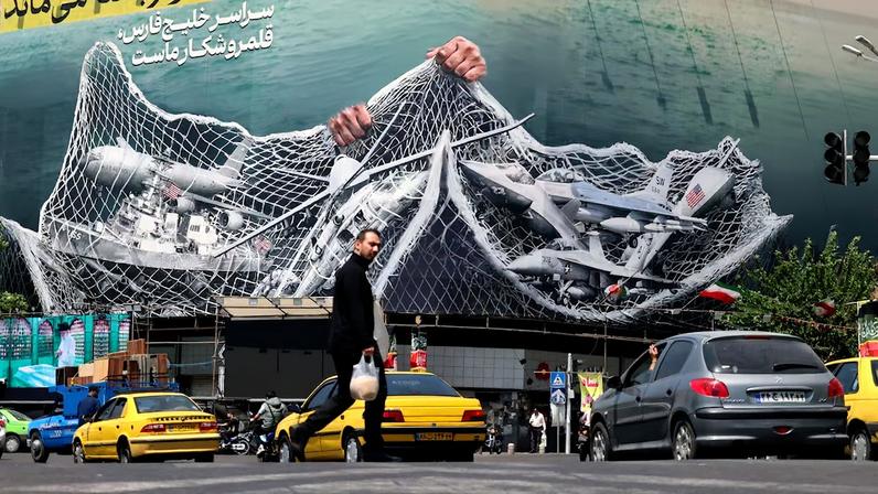 Ministério da Defesa dos Emirados Árabes afirmou que quatro mísseis iranianos foram detectados em direção ao país; três pessoas ficaram feridas após drone atingir instalação de energia em Fujairah