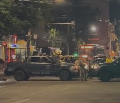 Policial estaria armado e em surto com a mãe uma criança dentro do apartamento