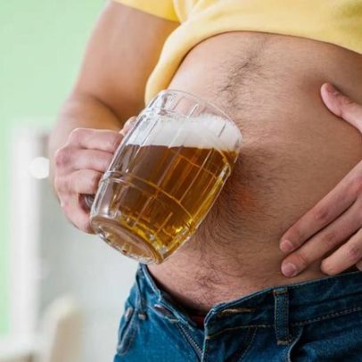 Barriga de chopp: o que esse sinal pode revelar sobre sua saúde