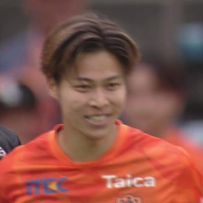 Kanta Chiba marca gol de pênalti espetacular contra o Cerezo Osaka