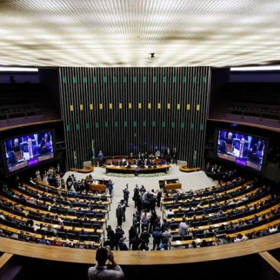 Câmara realiza sessão de 8 minutos para liberar votação da PEC da 6x1 comissão