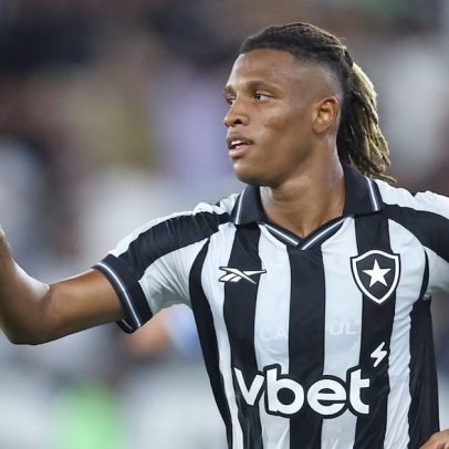 Danilo, com 12 jogos no Brasileirão, é cortado de Botafogo x Corinthians