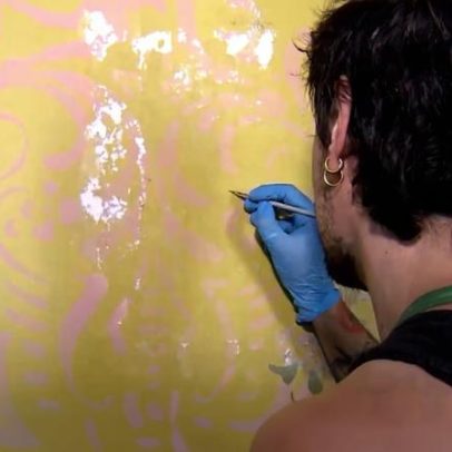 Descascando tintas, revelando histórias por trás das obras