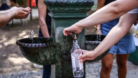 Turistas podem ter água da torneira negada, decide a Suprema Corte italiana