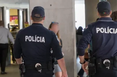Quinze policiais portugueses detidos em investigação de tortura