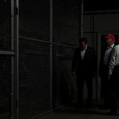 Legado de DeSantis: prisões com gaiolas humanas e banheiros transbordando