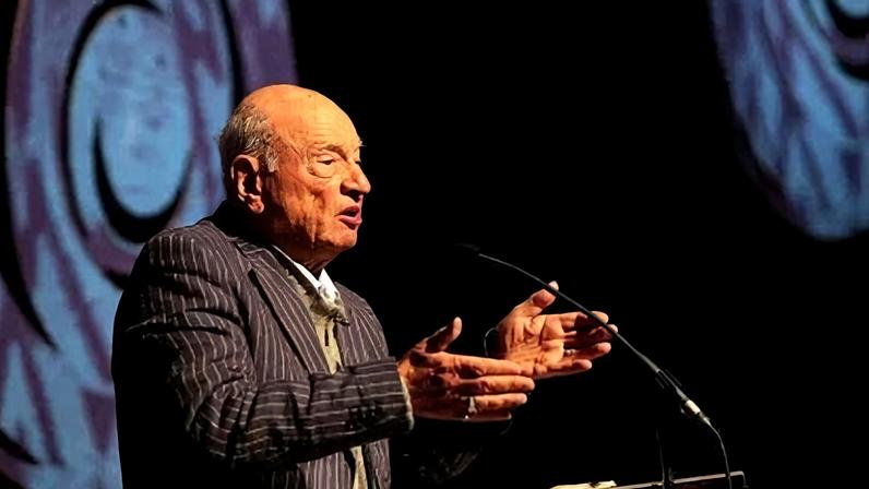 Edgar Morin durante evento do Fronteiras do Pensamento São Paulo, em 2011