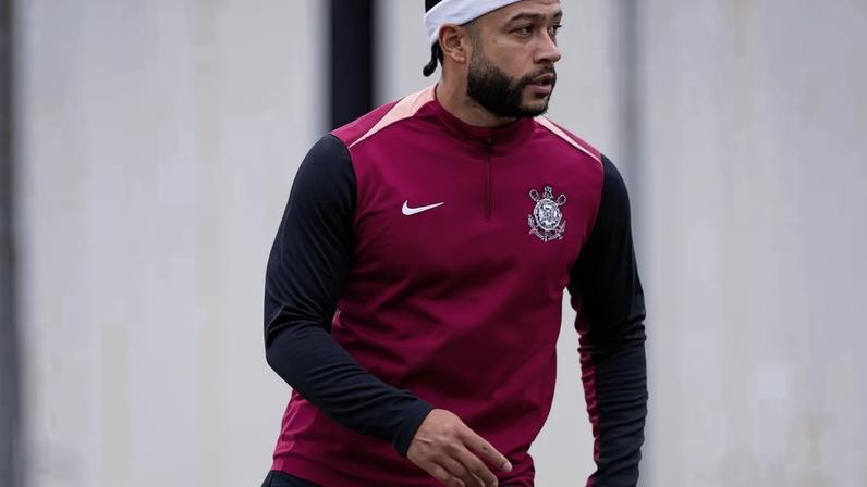 Memphis segue de olho na disputa da Copa do Mundo com a seleção holandesa –