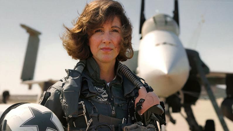 Tammie Jo Shults foi uma das primeiras pilotos de caça da Marinha dos EUA