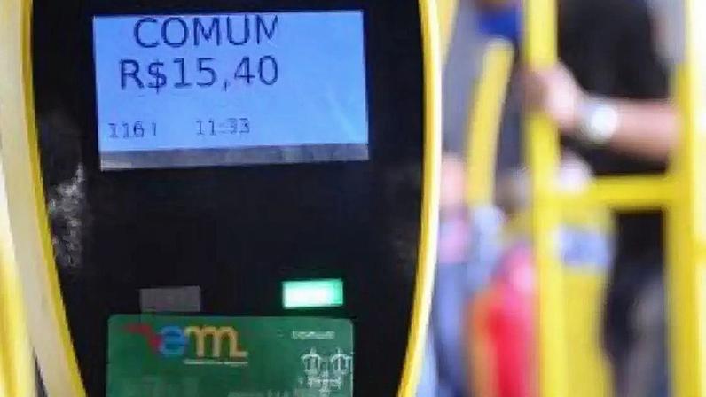 Leitor de passes e cartão VEM.