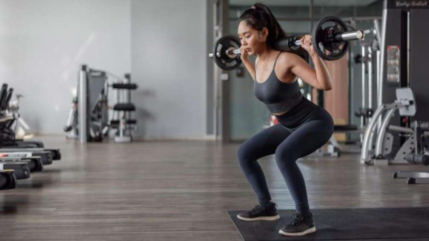 A profundidade do agachamento depende da mobilidade e da postura durante o exercício
