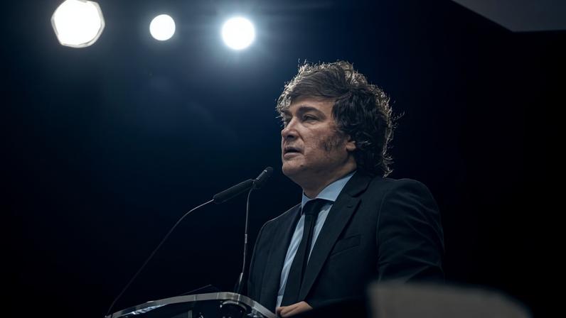 Imagem colorida de Javier Milei - Metrópoles