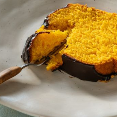 Bolo de cenoura fica leve sem óleo nem farinha: 3 dicas