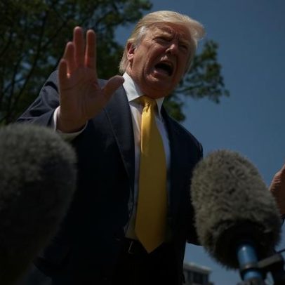 Trump diz não pensar na situação financeira dos americanos ao viajar para a China