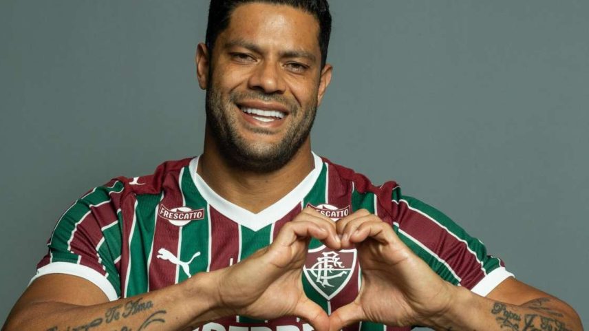 Hulk com a camisa do Fluminense