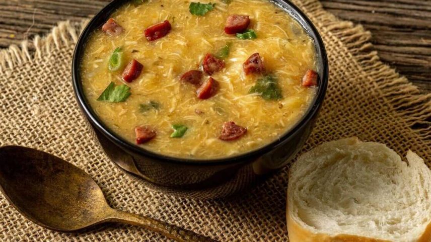 Sopa de mandioquinha com frango e bacon
