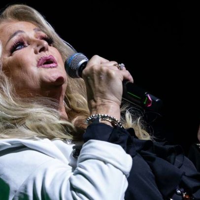 Bonnie Tyler é reanimada após parada cardíaca e permanece em estado grave
