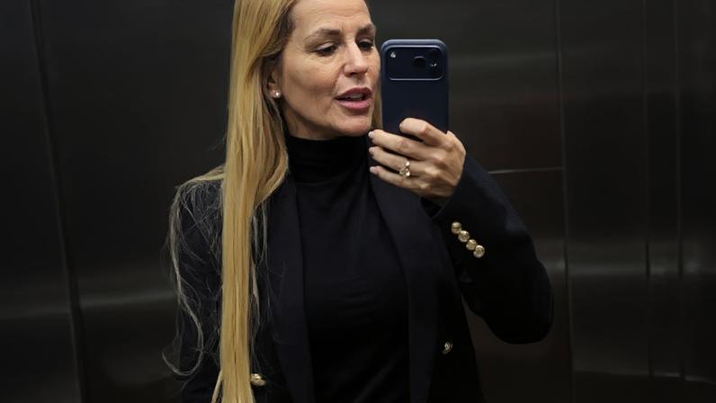 A bolsa Hermés ostentada por Deolane Bezerra antes da prisão: acessório de luxo pode custar até R$ 380 mil.