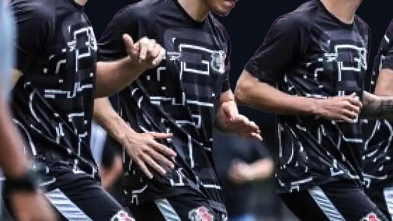 Jogadores do Santa Cruz em aquecimento.