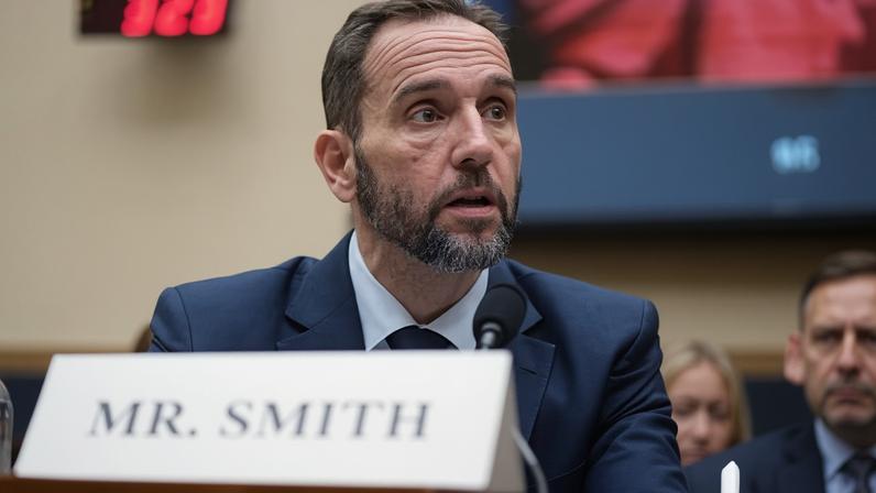 Ex-procurador dos EUA é acusado de enviar relatório de Jack Smith sobre Trump