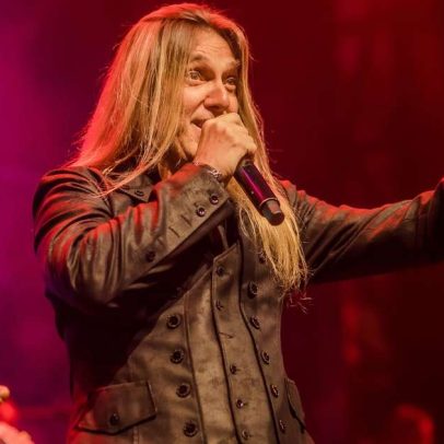 Edu Falaschi reúne Rafael Bittencourt e Felipe Andreoli em show solo em SP
