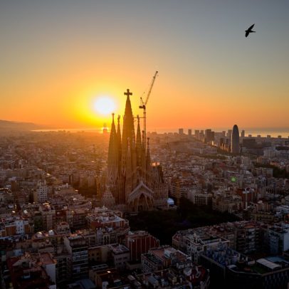 Pôr do sol na basílica e orações de Eid al-Adha: fotos do dia