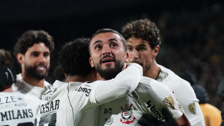 Labyad desencanta, Corinthians empata com Peñarol e garante liderança do grupo na Libertadores