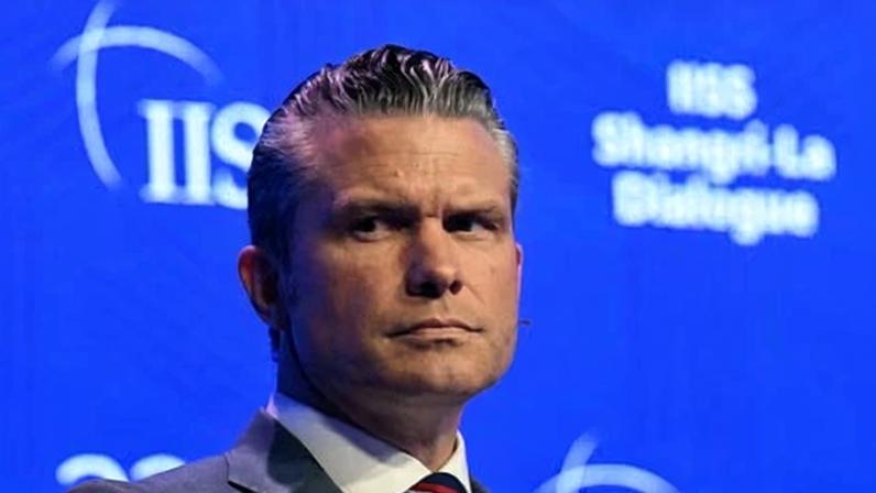 EUA podem retomar guerra contra o Irã, diz Pete Hegseth