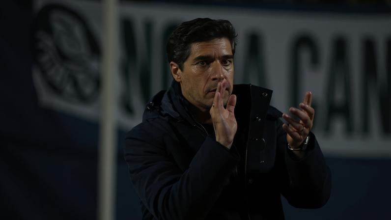 Mancha Alviverde pede a saída de Abel Ferreira do Palmeiras.