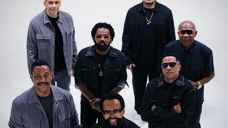 Xande de Pilares e Grupo Revelação, em foto por Fernando Young