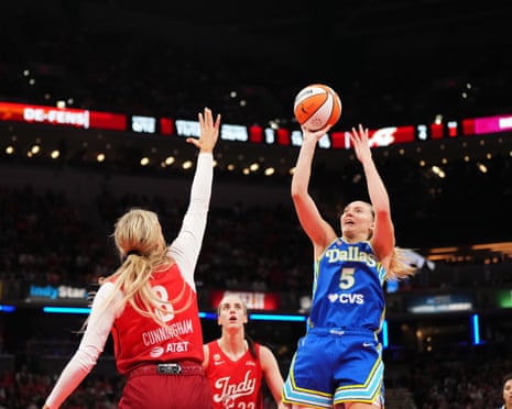 Bueckers, Wings batem Fever de Caitlin Clark em duelo de No. 1 picks