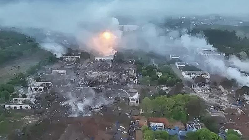 Explosão em fábrica de fogos na China deixa 21 mortos