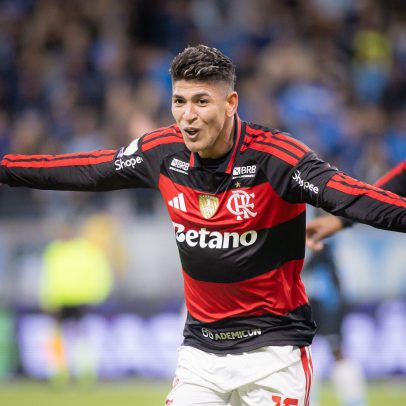 Flamengo vence o Grêmio no Sul e encosta no líder Palmeiras